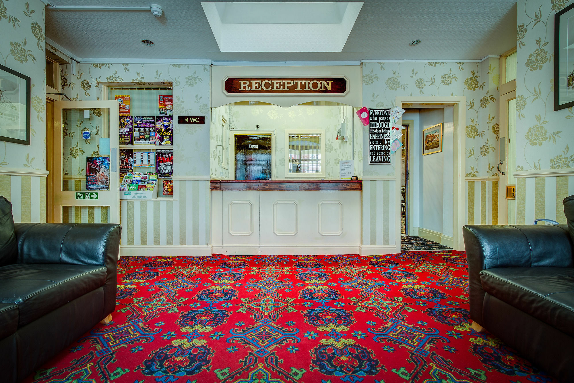 The Sandringham Court Hotel & Sports Bar-Groups Welcome Here-High Speed Wi-Fi Blackpool Exterior photo